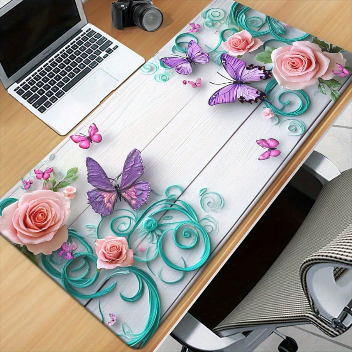 Pc Gaming Pink - แผ่นรองเมาส์และแผ่นรองโต๊ะกันลื่น 1 ชิ้น ลายดอกกุหลาบสีชมพูและผีเสื้อ ฐานหนา เหมาะสำหรับการเล่นเกมคอมพิวเตอร์